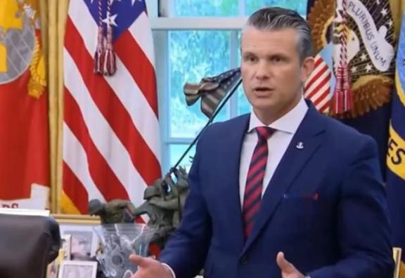 一语惊醒梦中人！美国国防部长赫格赛斯曾经突然警告：如果中美开战，对方只需要发射1