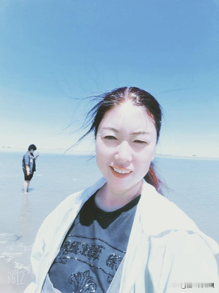 我估计这辈子做不了谁的丈母娘了！

女儿这个月就该吃24岁的饭了。可是天天居家，