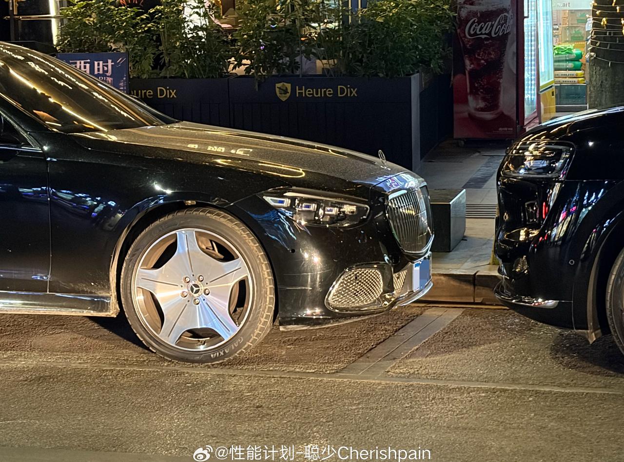 第一眼：迈巴赫
第二眼：嗯？[思考] ​​​