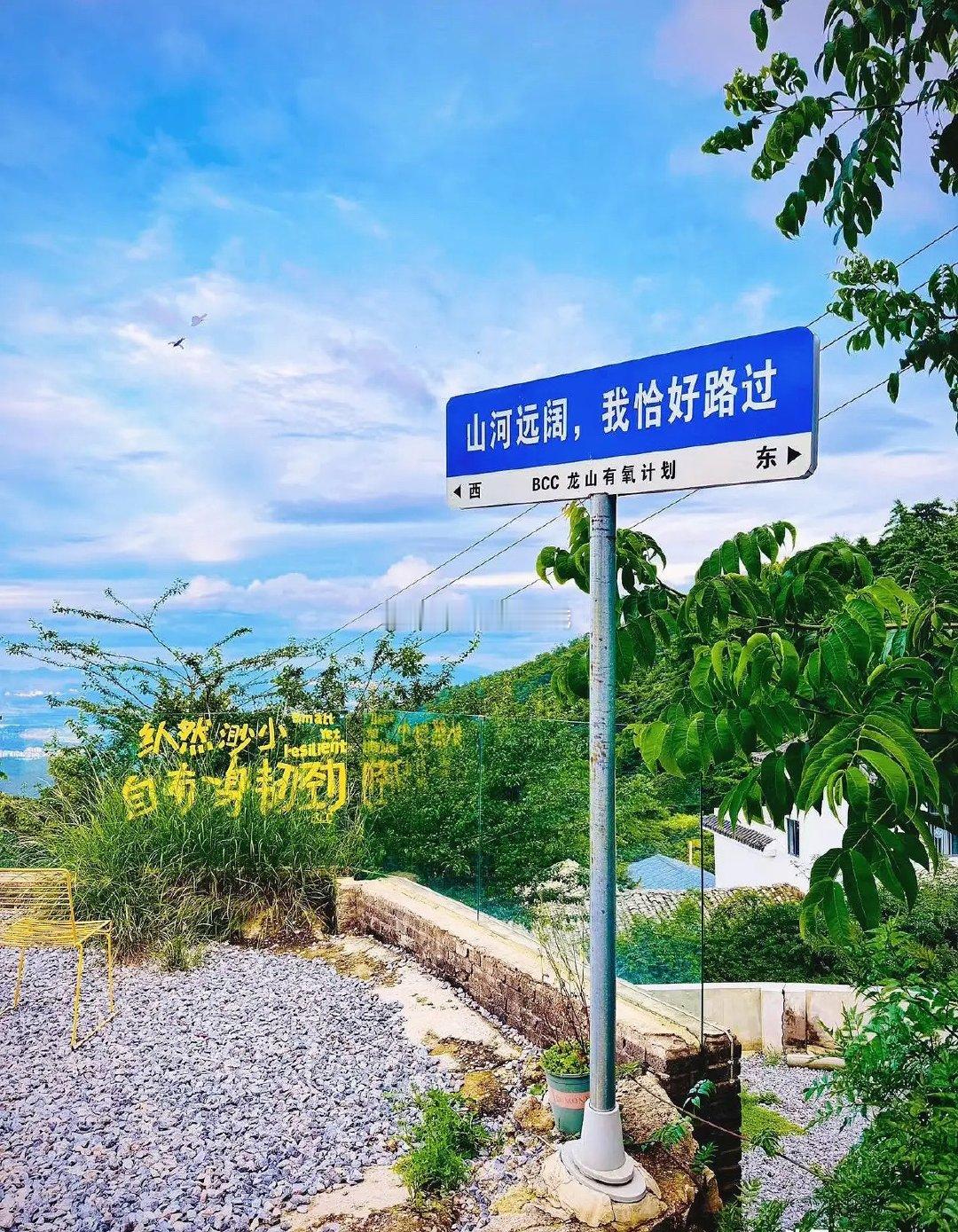 股市里没有真正的神，所有人都是普通人。再冷静的交易者，账户一天回撤20%、30%