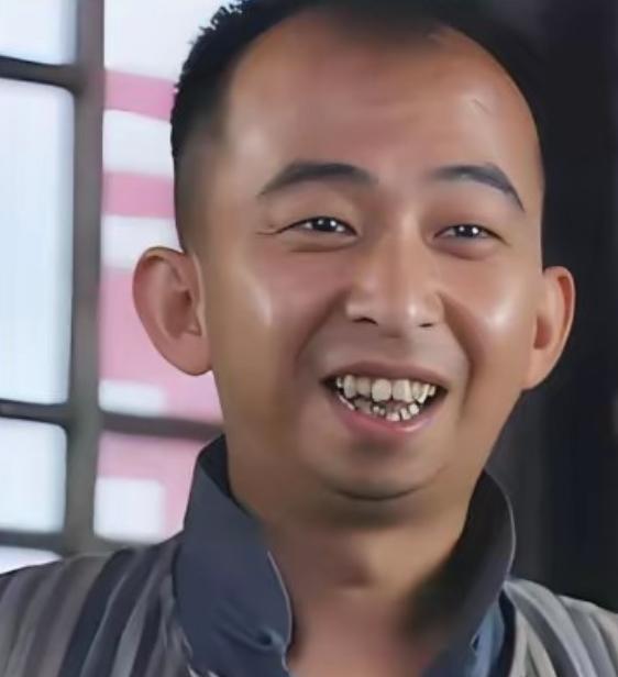 巨兴茂用10亿身家，娶到了大美女孟久淇，明明是人生赢家，却因和妻子的颜值差距，被