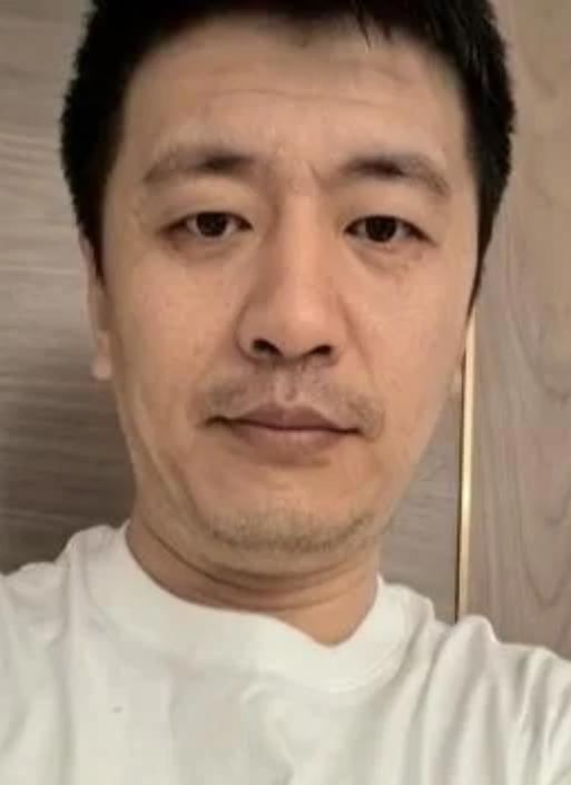 张雪峰那件事出来之后

我医生朋友丢给我一句话

我后背当场就凉了

他说：长期