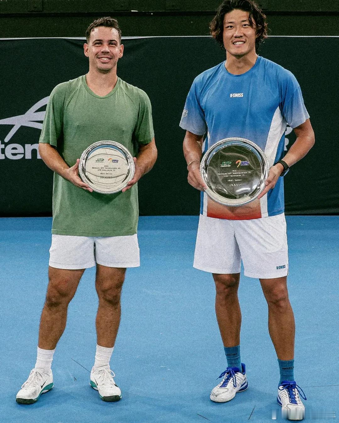 在布里斯班的夺冠颁奖图送上 🏆网来不息ATP ATP挑战赛