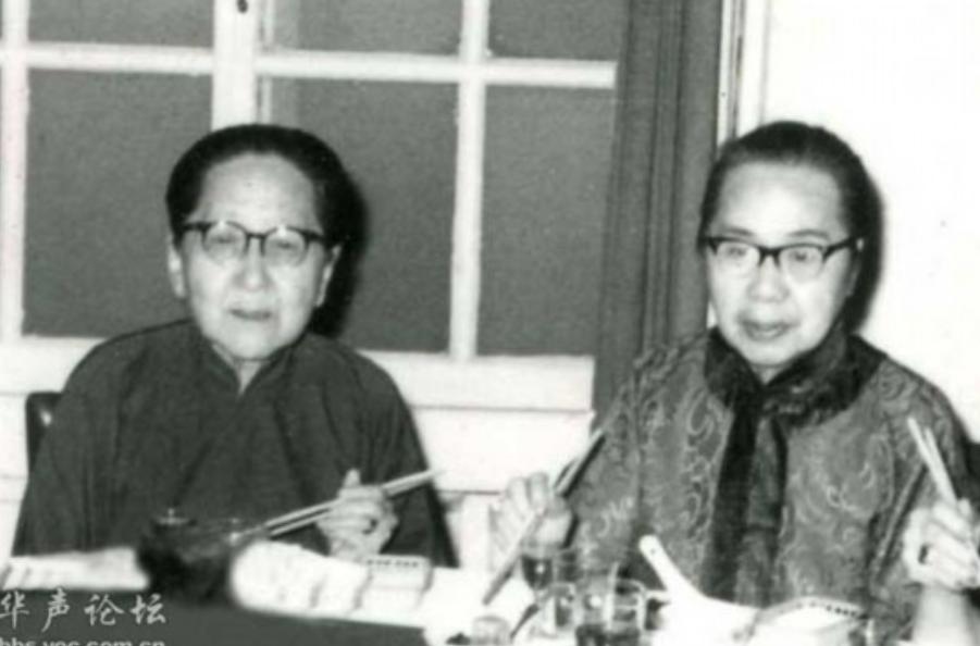 1923年，年近五旬的张作霖刚到天津，偶遇一个身材婀娜的年轻女孩，随从说：“一脸