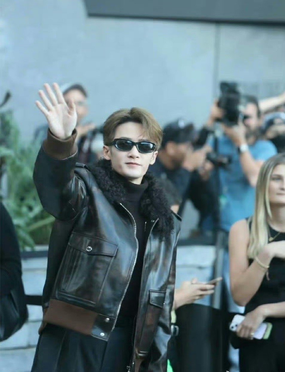 檀健次染了黄头发感觉更像王嘉尔了 ​​​