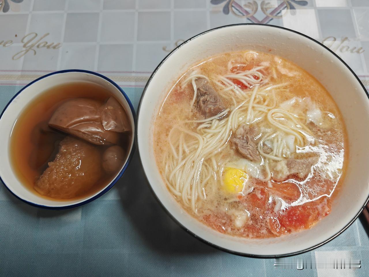 520早餐～
早晨六点我和老公都睡醒了，他去卫生间，我去厨房洗洗手给他准备早饭。