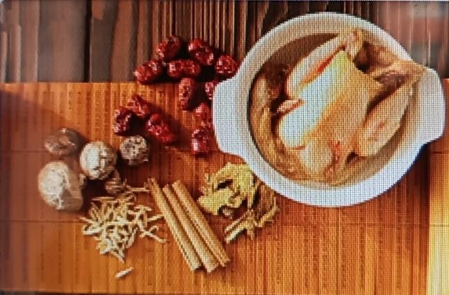 为啥养生都是中医养生呢？其实中医讲究的是整体观念和辨证论治。就拿饮食养生来说，中