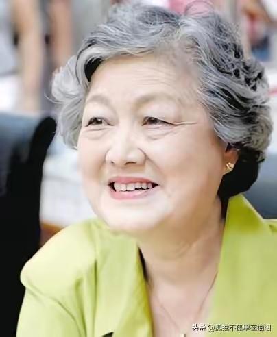 著名外交家章含之女士晚年曾因肾病经历多次治疗。据其女洪晃及多方资料证实，章含之因