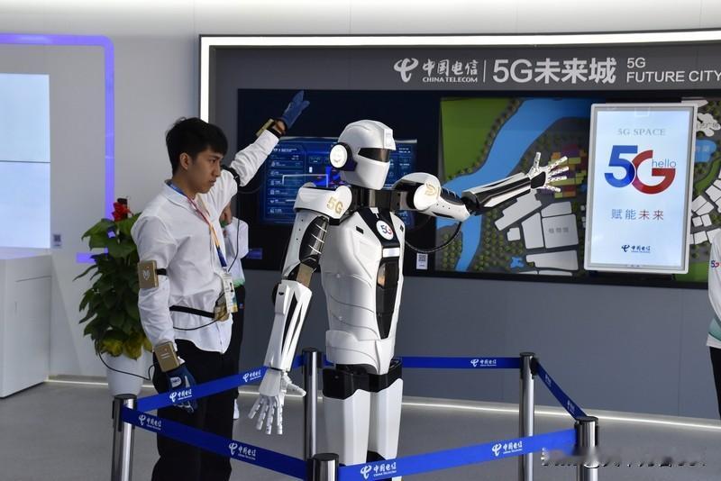 而中国移动撑起了全国AI数字传输网络，坐拥全球规模最大的5G基站，网络覆盖超97