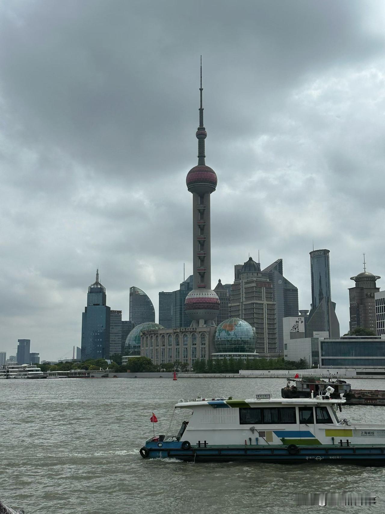 这是第几次来上海了？最早的一次是在九几年的时候，那次在上海停留了两天，到外滩转了