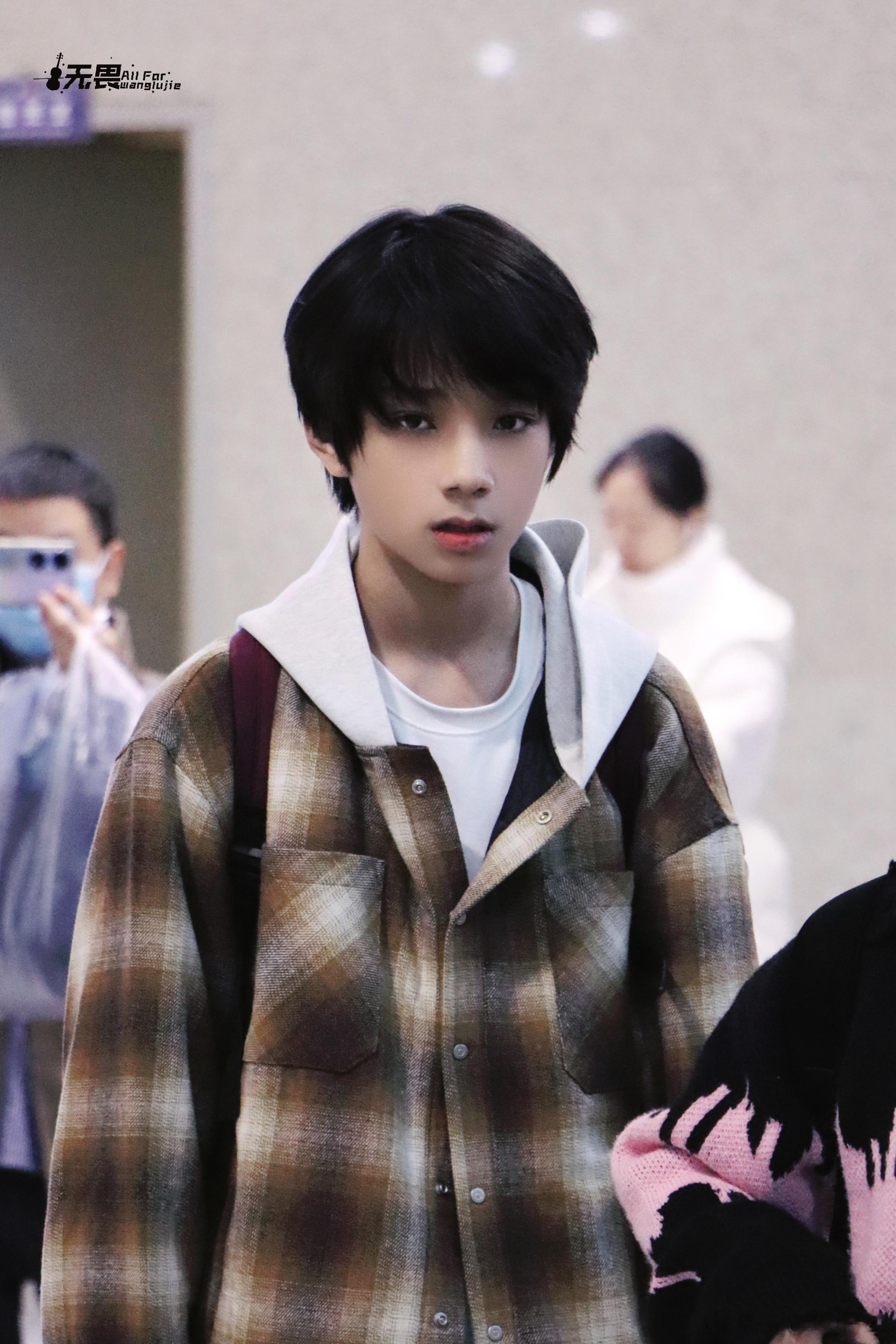 #王橹杰[超话]#🌷#王橹杰 四代惊鸿主唱#🌷#王橹杰 动人心弦 温雅歌担#