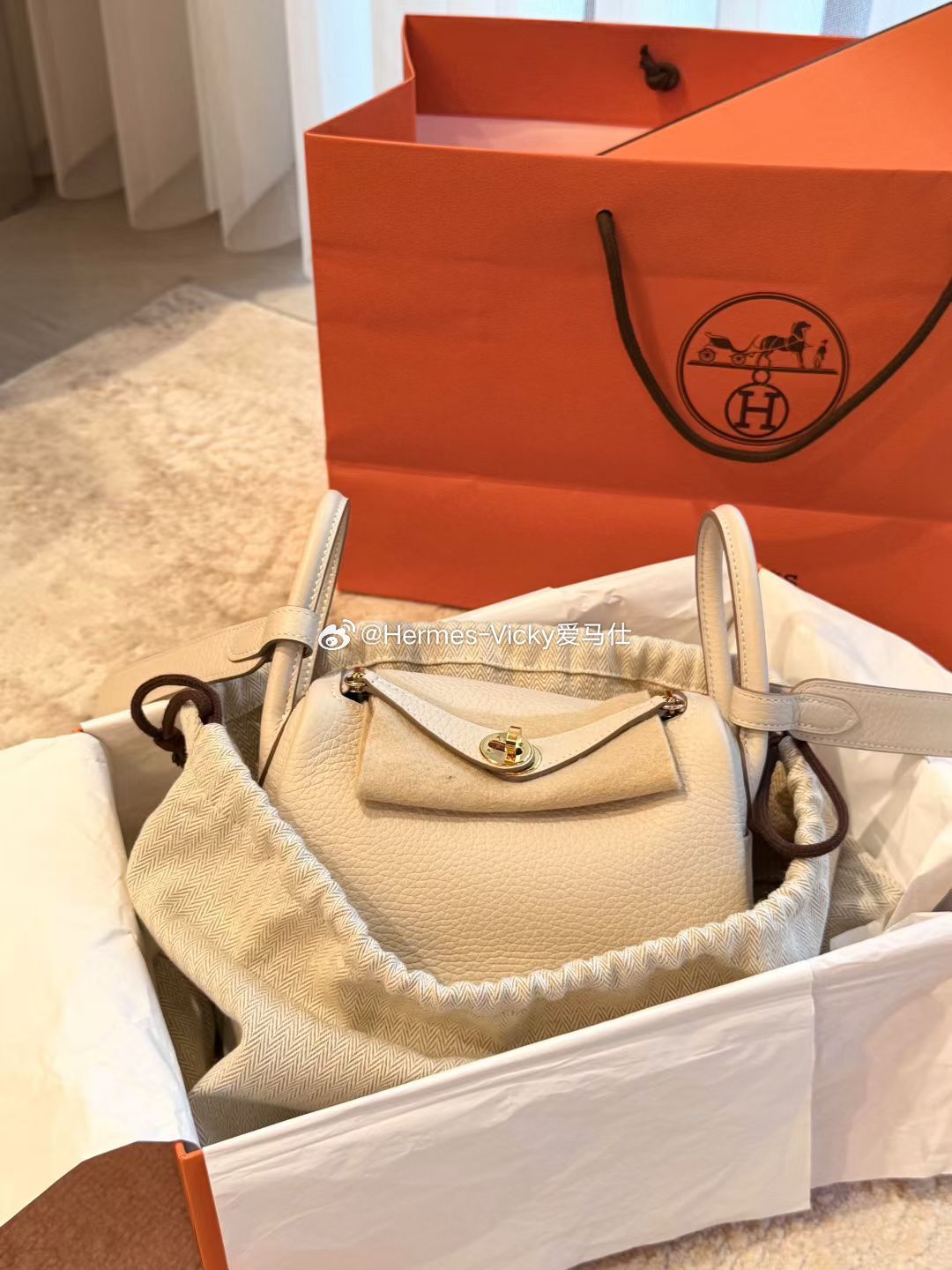 Mini Lindy 奶昔白 TC皮 金扣 
