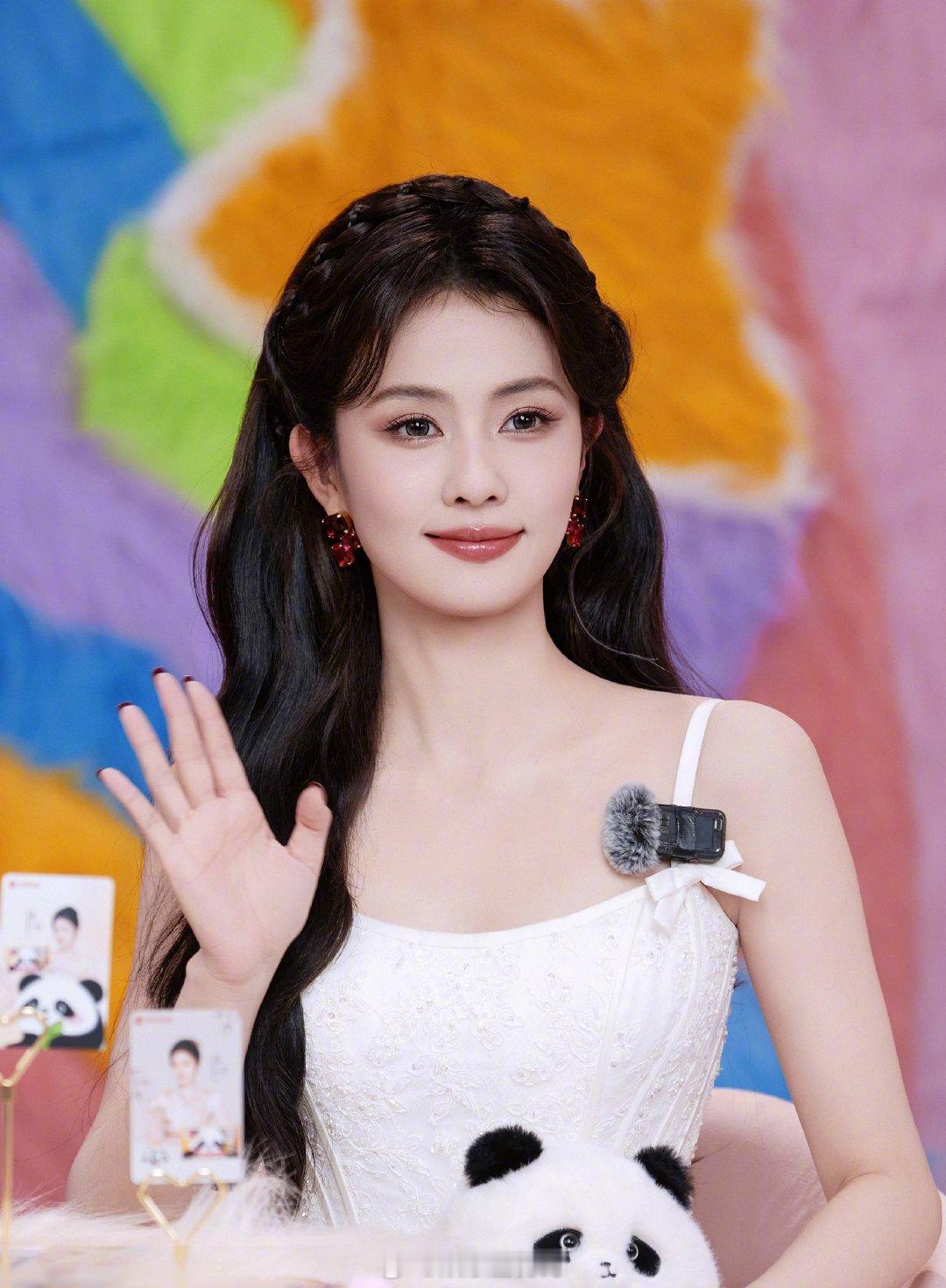 谁能拒绝白鹿用汤圆做的奶茶 白鹿你是甜品界的神仙吧！汤圆做的奶茶也太会了，渐变汤