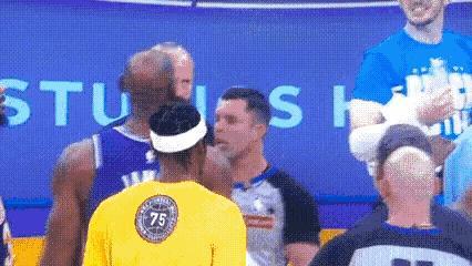 卡鲁索：“你说的没错。当时，我们就是准备干一架，詹姆斯和我姿势都摆好了，就等着谁