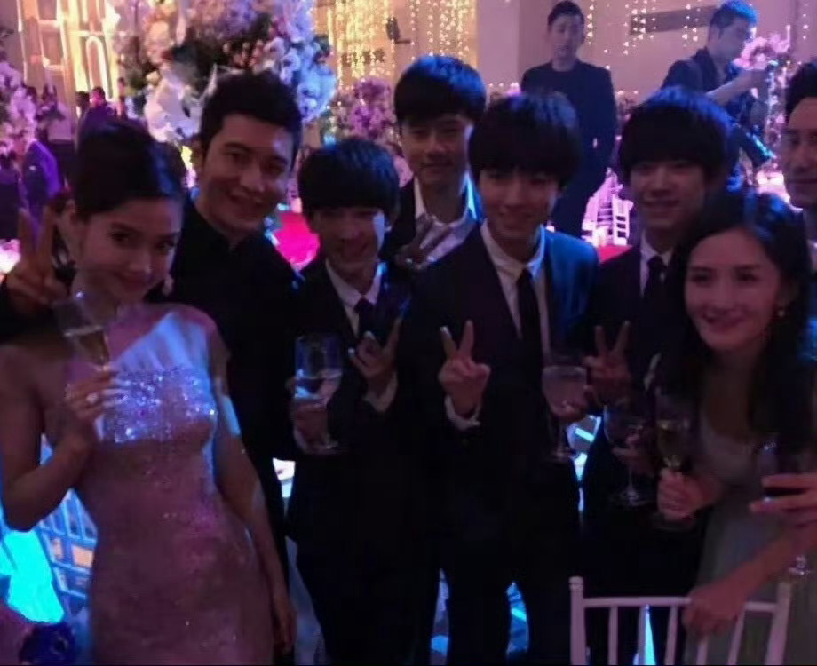 谁还没考古到王俊凯早年出席黄晓明世纪婚礼的名场面！2015年他才十五岁，跟着TF
