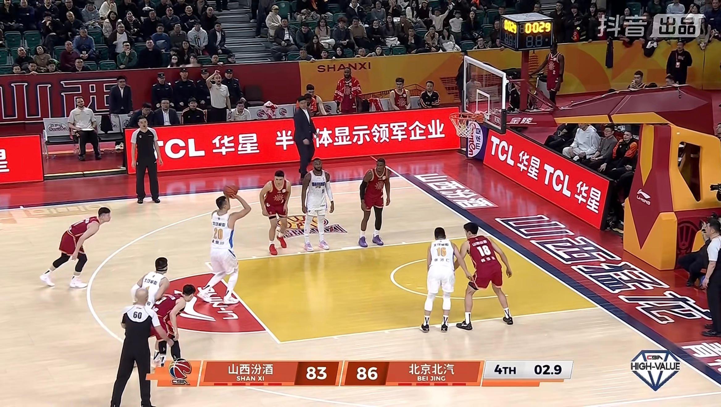 杰曼一个关键三分、张才仁一个关键二次篮板的补篮、翟晓川最后罚篮杀死比赛悬念，北京