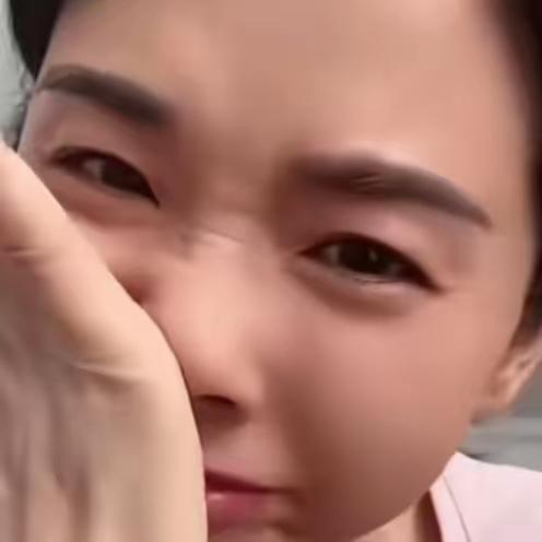 崔丽丽的眼泪，是无声的呐喊。
 
看了她最新的视频，那种强忍情绪、欲哭无泪的状态