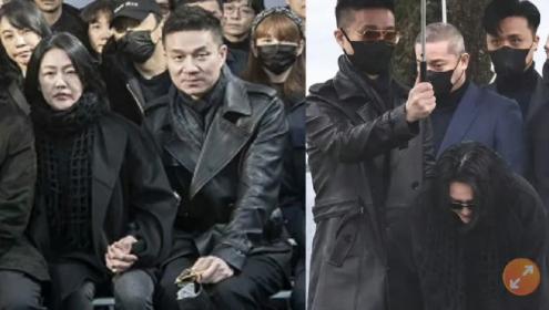 许雅钧和小S都在刷大S的热度，夫妻都是一类人，利益为先。
大S年轻的时候在娱乐圈