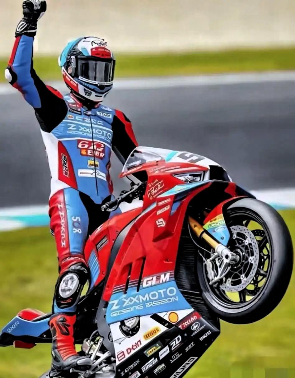 张雪回应最后两圈刷绩！藏着职业赛车最残酷的真相
 
说一个扎心的事实！99%的观