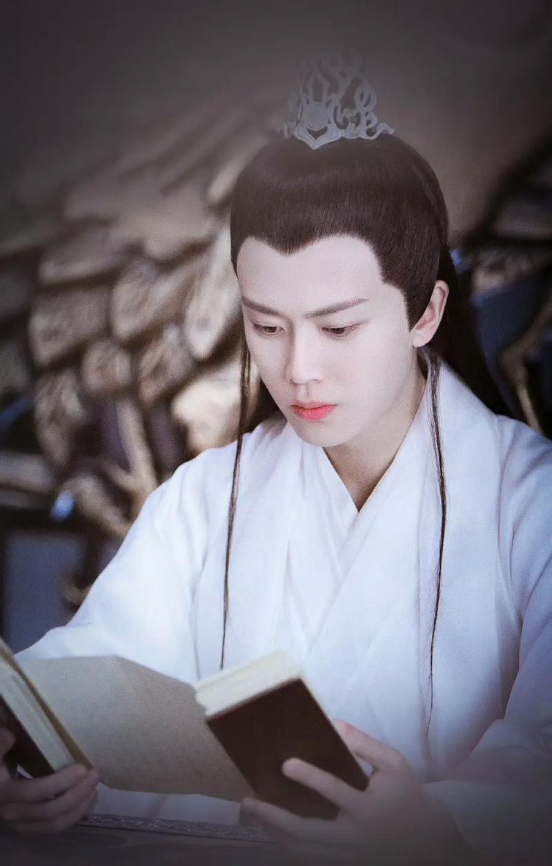 任嘉伦 🌅🧡 𝗙𝗮𝗹𝗹 𝗜𝗻 𝗟𝗼𝘃𝗲第一眼动心的人，是