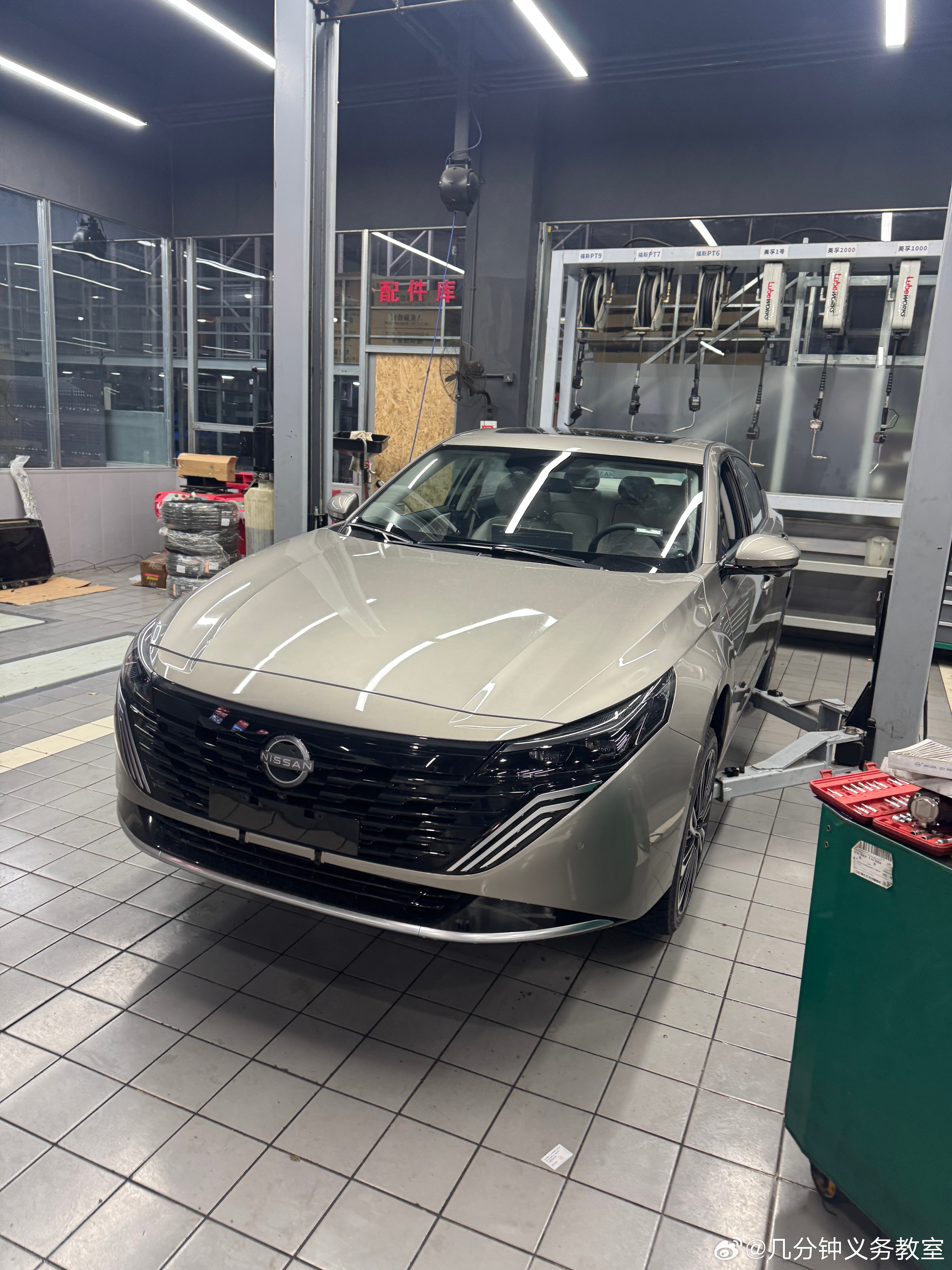 冬季胎，防冻玻璃水，雪地选题必备，这俩东西比四驱靠谱，整备完毕，明天出发漠河 ​