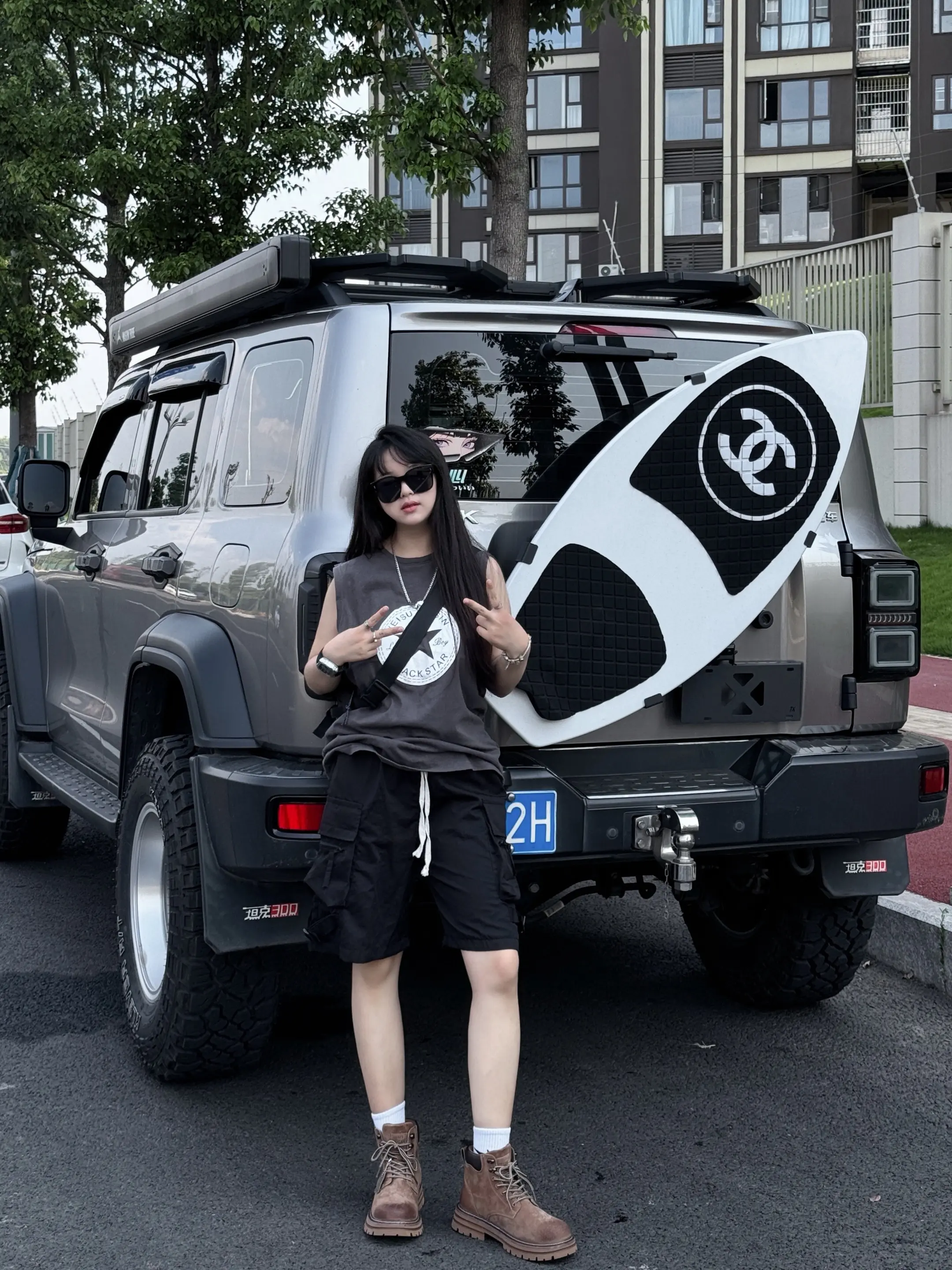 接你下班  上车。