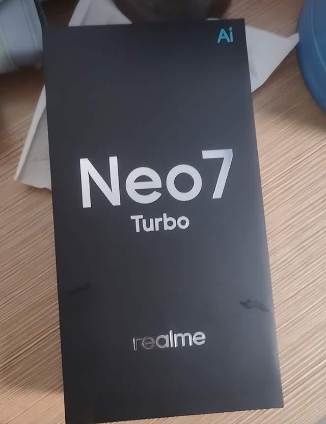 真我Neo7 Turbo，我不聊参数，就聊三个字：性价比。
2025年5月刚发，
