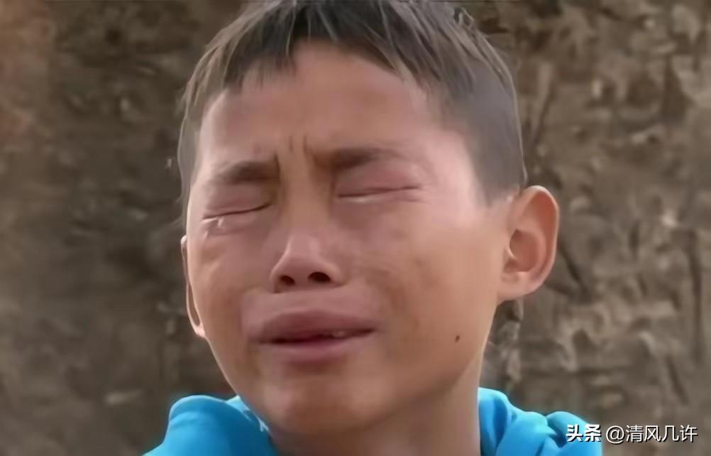 令人泪目！云南，13岁的农村男孩盘江龙成为“小爸爸”，艰难地养活5个孩子，从来不