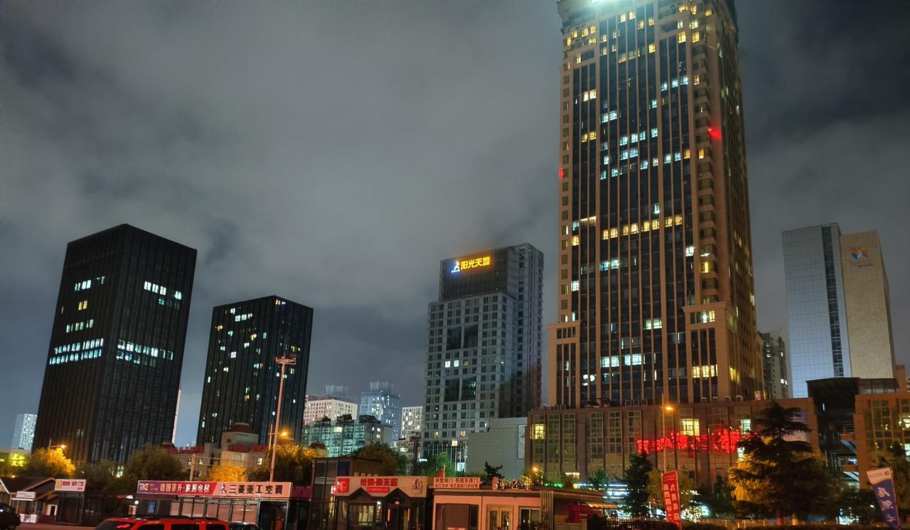 这几天的威海太热了，尤其沿街空调外机🤣。热岛效应真的具象化了。