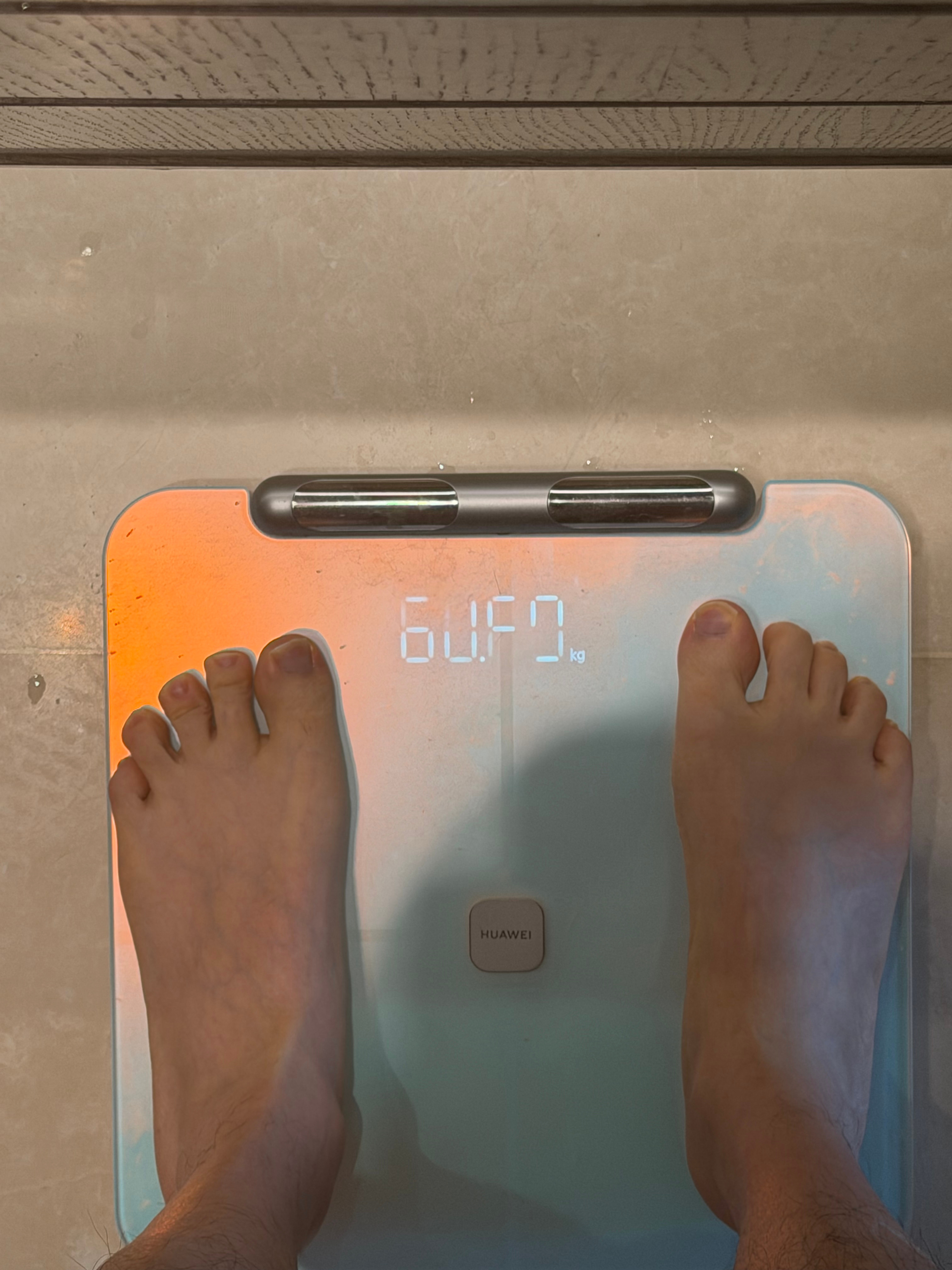前段时间松懈了，感觉自己瘦了不少然后有氧也不做了，健身课也上少了，甚至开始吃冰激