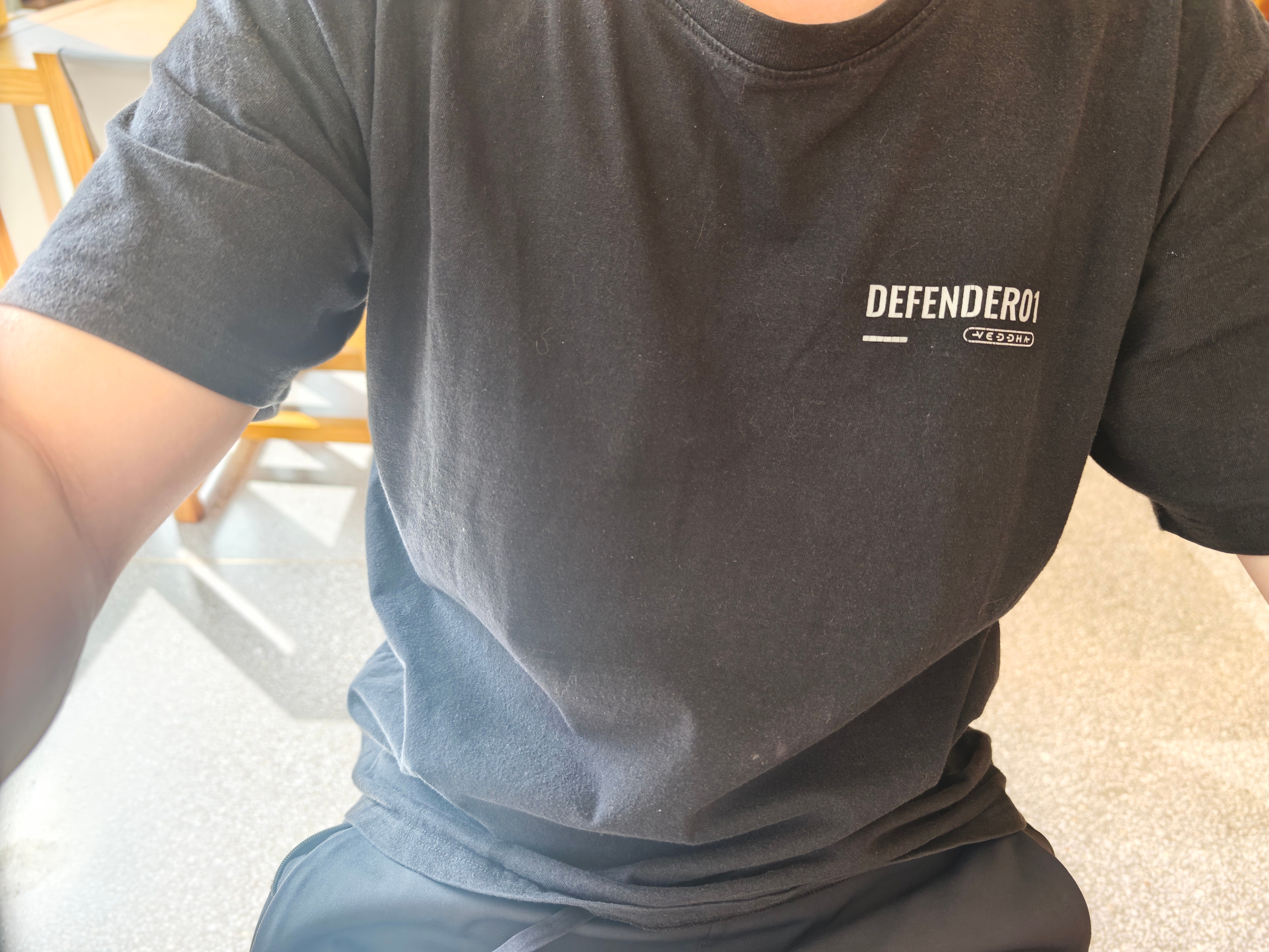 想研究下衣服，但是发现xm至少一年有10个月一件短袖能解决全场景，而夏天更是只穿