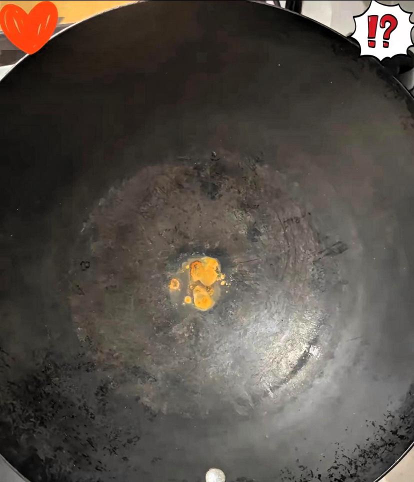 谁懂啊！每次洗完锅我都跟有强迫症似的，
厨房纸擦完还得用干布再蹭一遍，连锅柄和锅