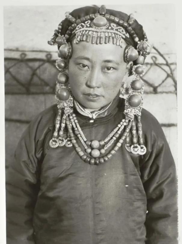 蒙古族和满族人怎么那么像，还有服装！1913年拍摄《内蒙古摄影集》 内蒙古老照片