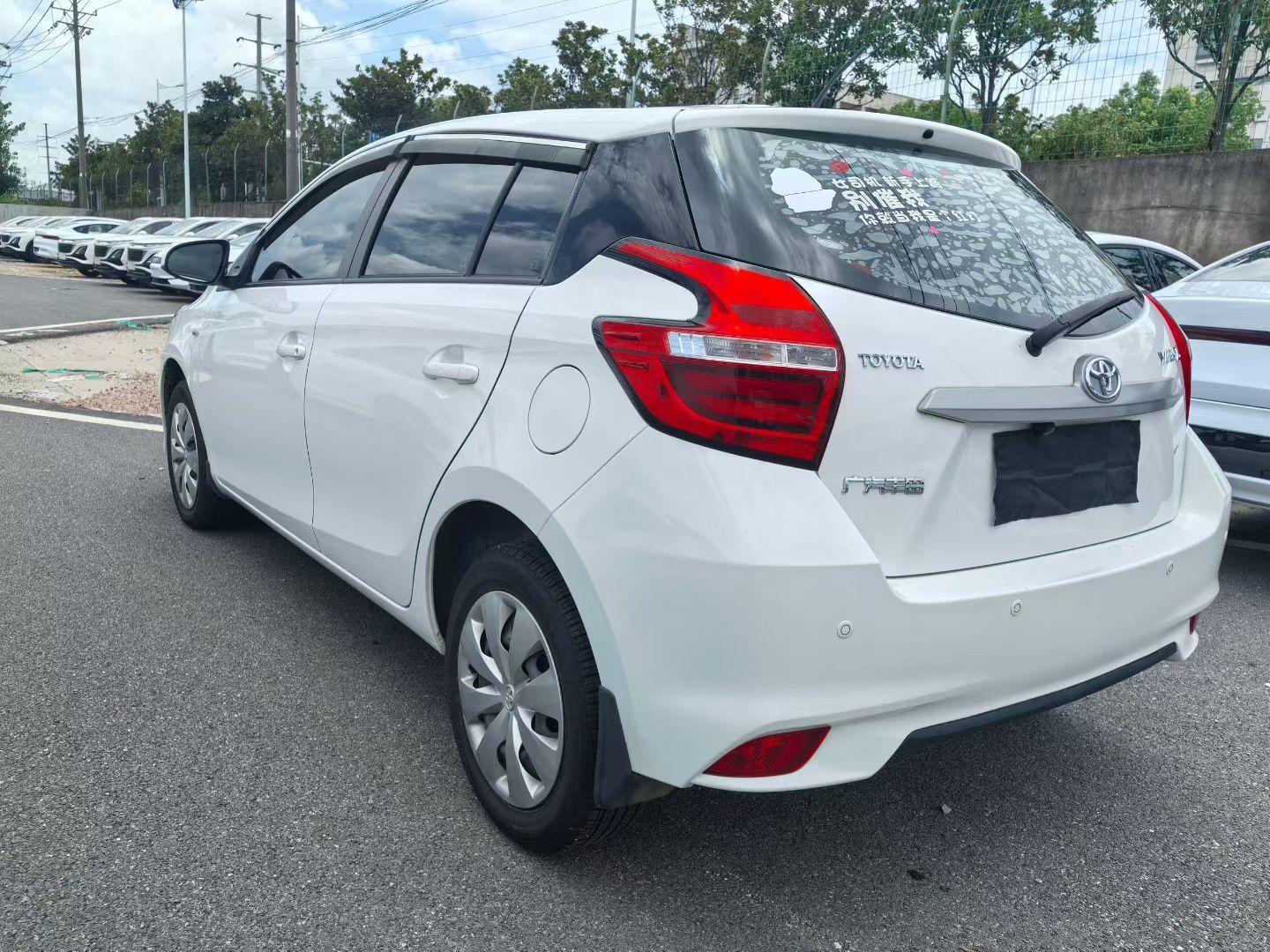 新到21年丰田YARiS‑L致炫 1.5自动，白色家用代步首选，个人一手车，实表