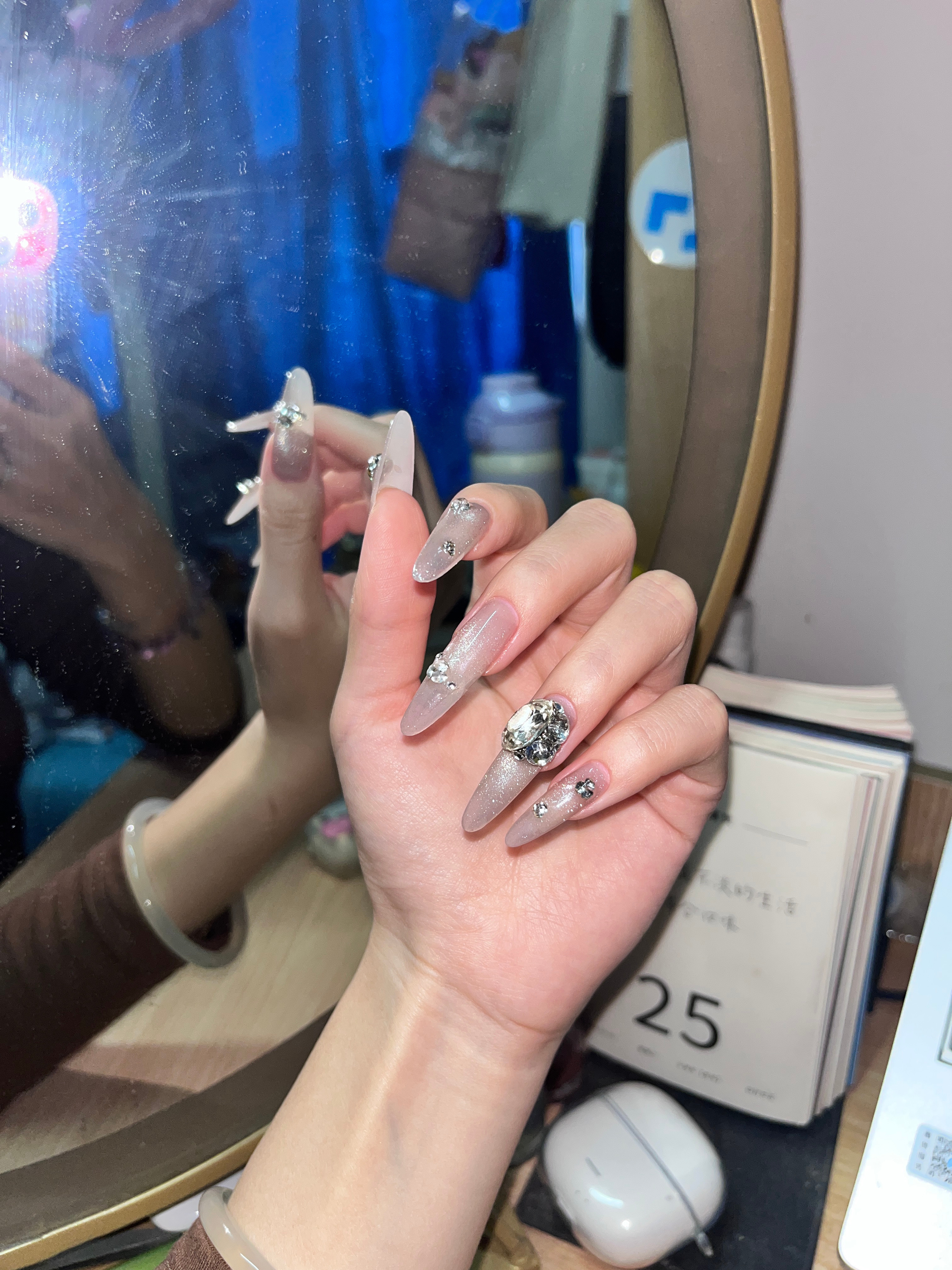 我喜欢这款美甲！！！ ˗ˋˏᰔᩚˎˊ˗ 