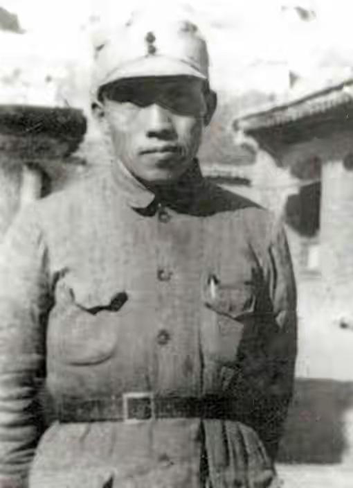 1955年9月，解放军史上第一次大授衔正式举行。仪式庄严，规格极高，从大将到少将