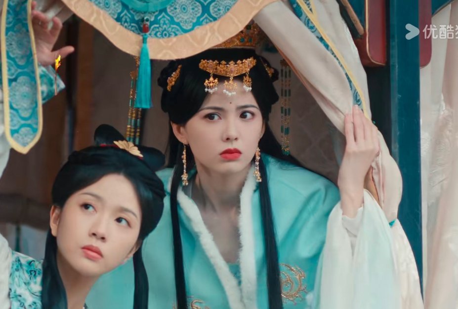 女二94年的🌸已经看到很多人说她神似李若彤 ​​​
