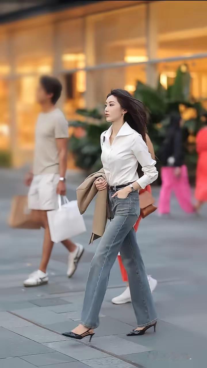 对联
上联：来去匆匆；
下联：[作揖][作揖][作揖]。