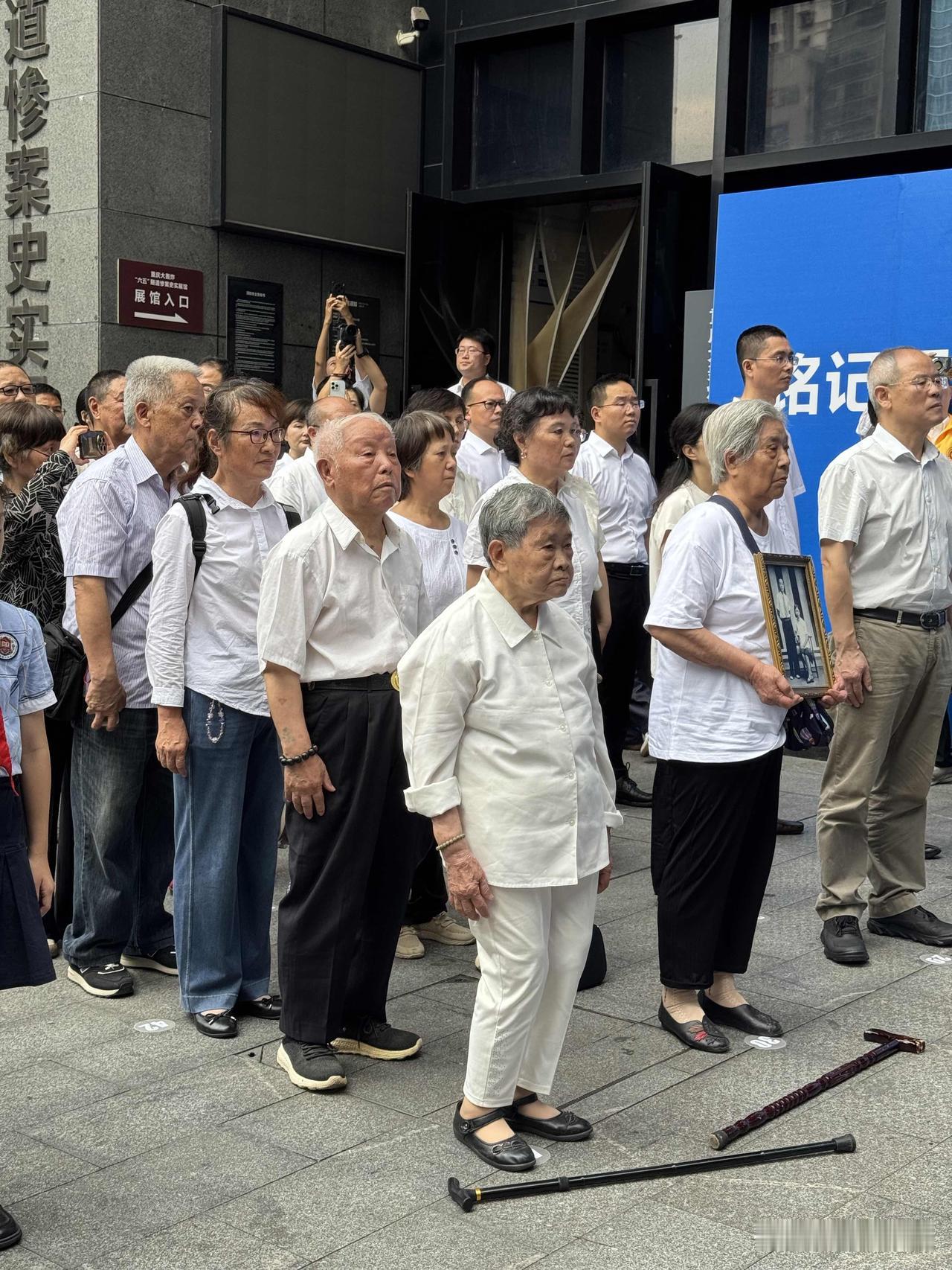 作为重庆文保志愿者参加6月5日重庆大轰炸纪念日活动，伴着绵长警报，我们在重庆大轰