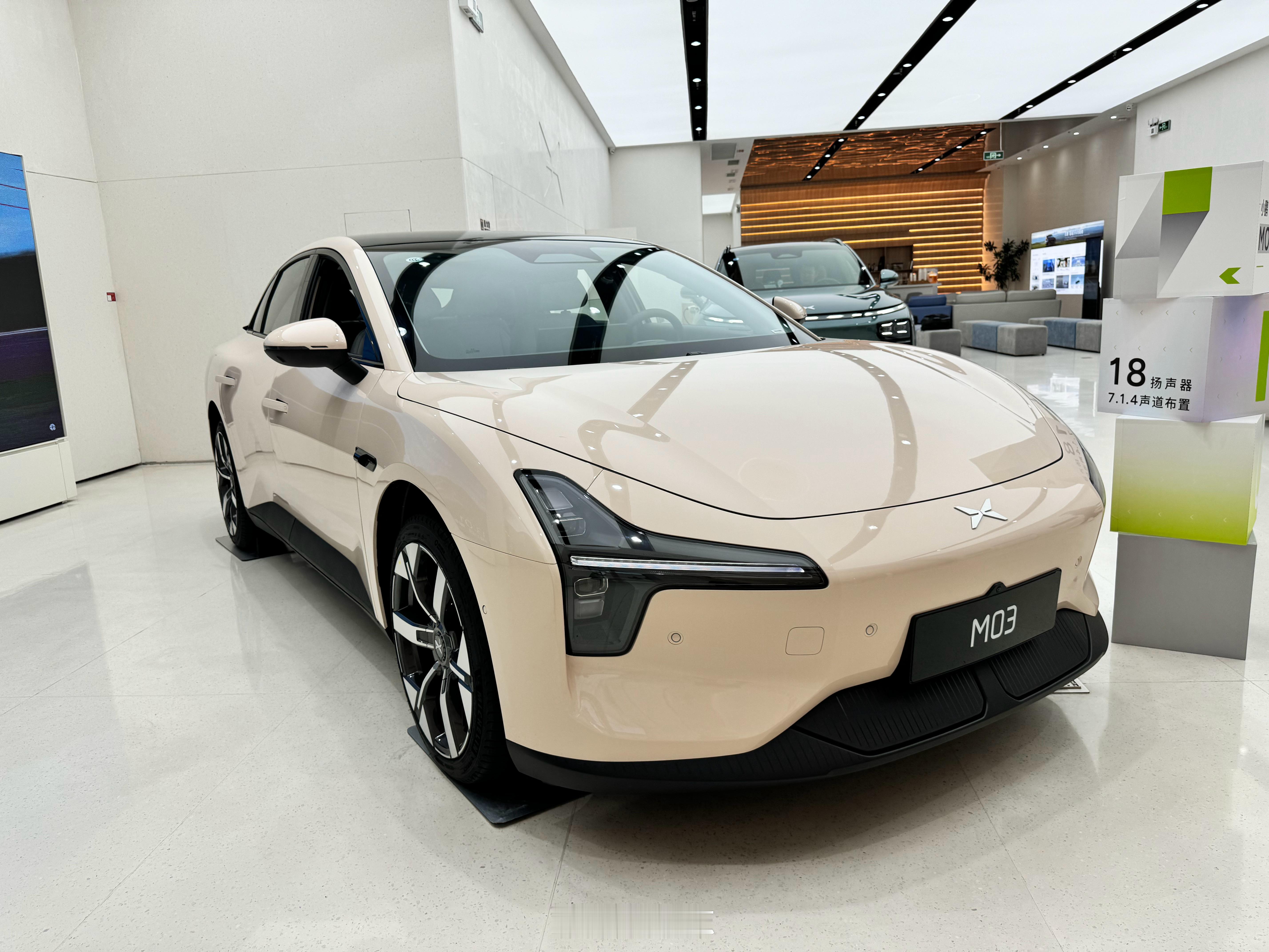 既然今天雷总都去看M03了，今天路过我鹏店，我也去看看，这是我第一次接触MONA