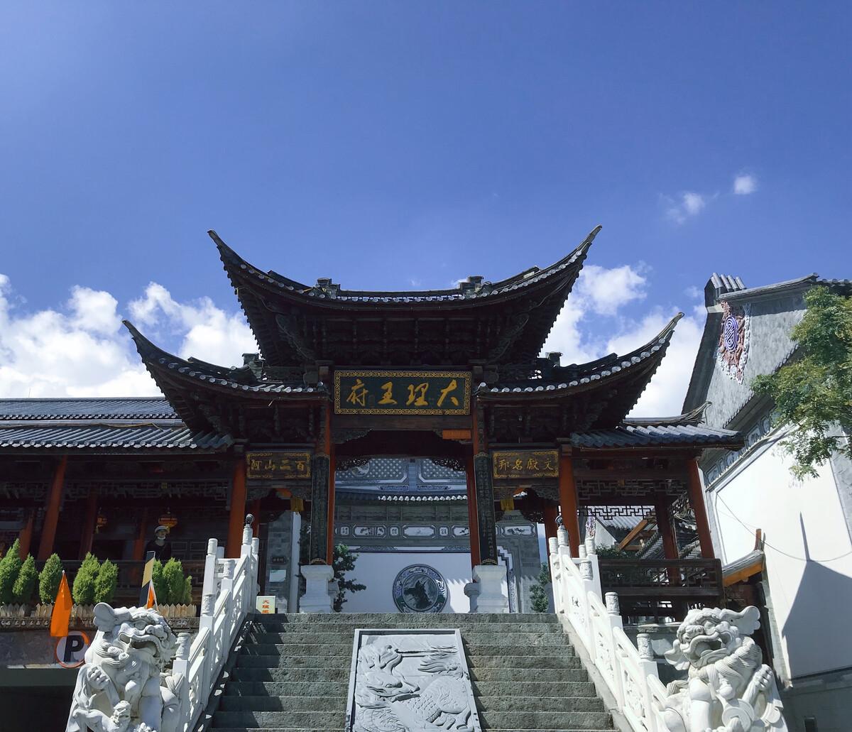 别再被金庸骗了！武侠男神的原型，历史上全是憋屈皇帝

 提到段家，第一反应是段誉