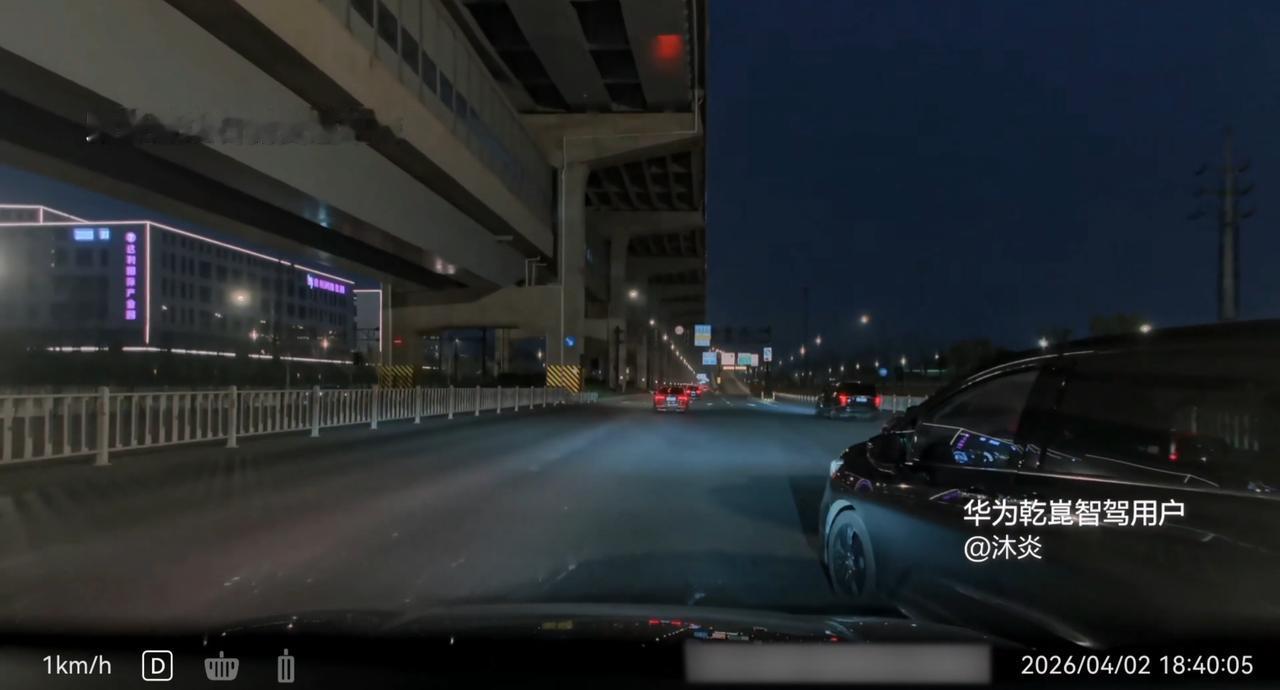 从“能不能用”到“愿不愿意长期使用”，辅助驾驶需要经过真实出行的持续检验。华为乾