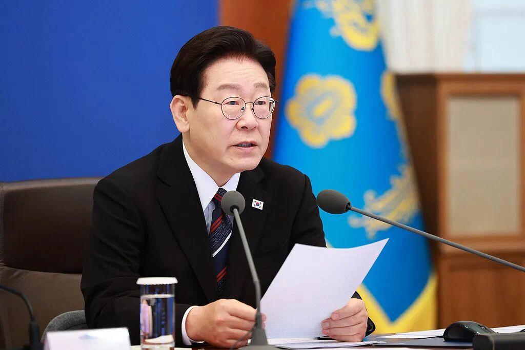 刚送走高市早苗，李在明罕见发火：谁敢煽动“反华”必追究责任！
5月19日，日本首