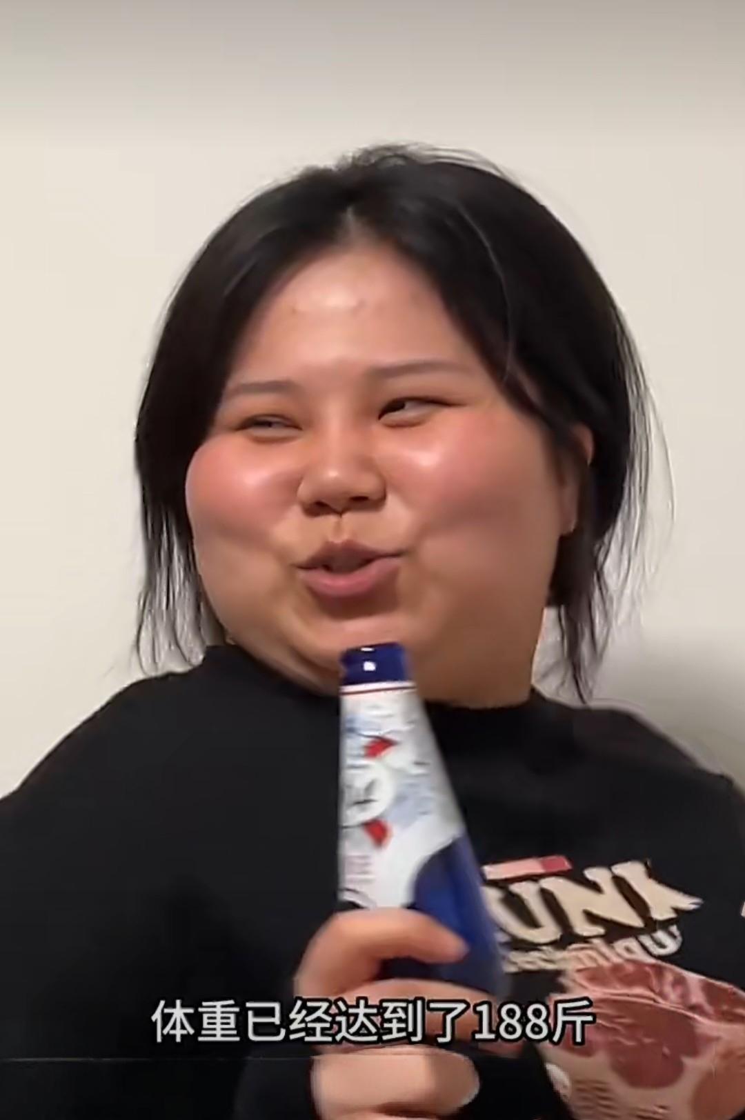 188斤女孩怒减70斤换头式逆袭！瘦下来是真的好看。网友：这是同一个人？
 
今