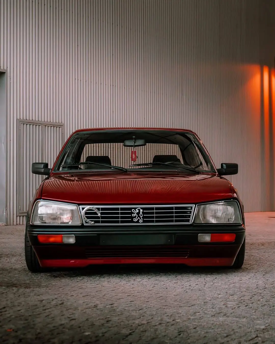 老广的回忆/标致505。  国外酷车赏