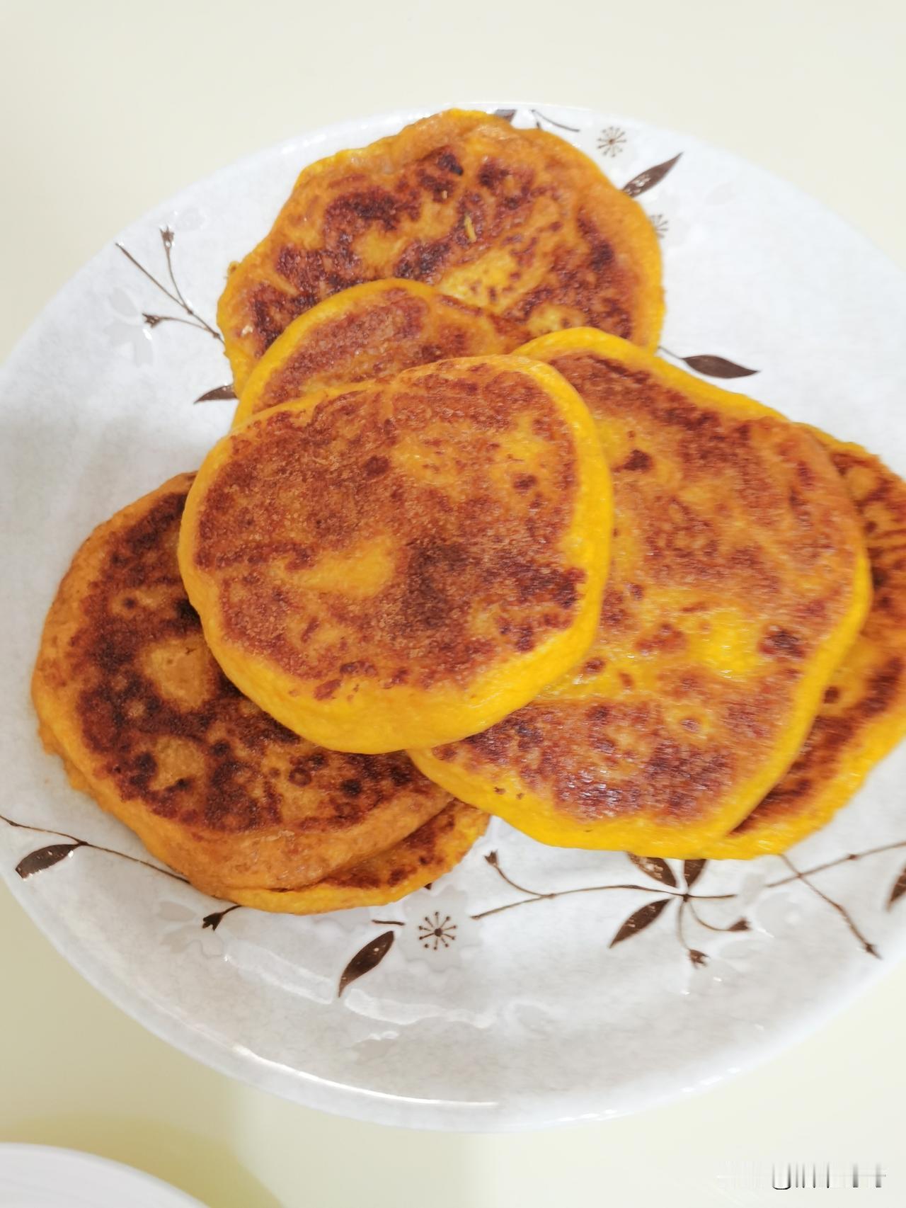 以前以为民以食为天，上班后才懂：民以食堂为天，还得看老板画的饼甜不甜。