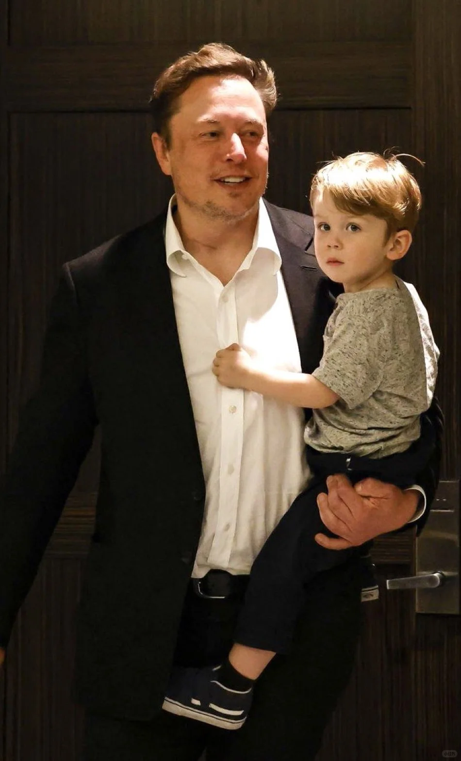 马斯克：判断一个人或者AI聪明与否，可以看他预测未来的能力。 如果预测...