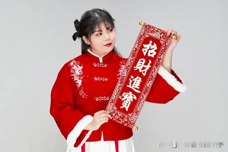 看到上联“开开心心庆团圆”，我也来了兴致。之前看到有人对“乐乐呵呵享天伦”，感觉