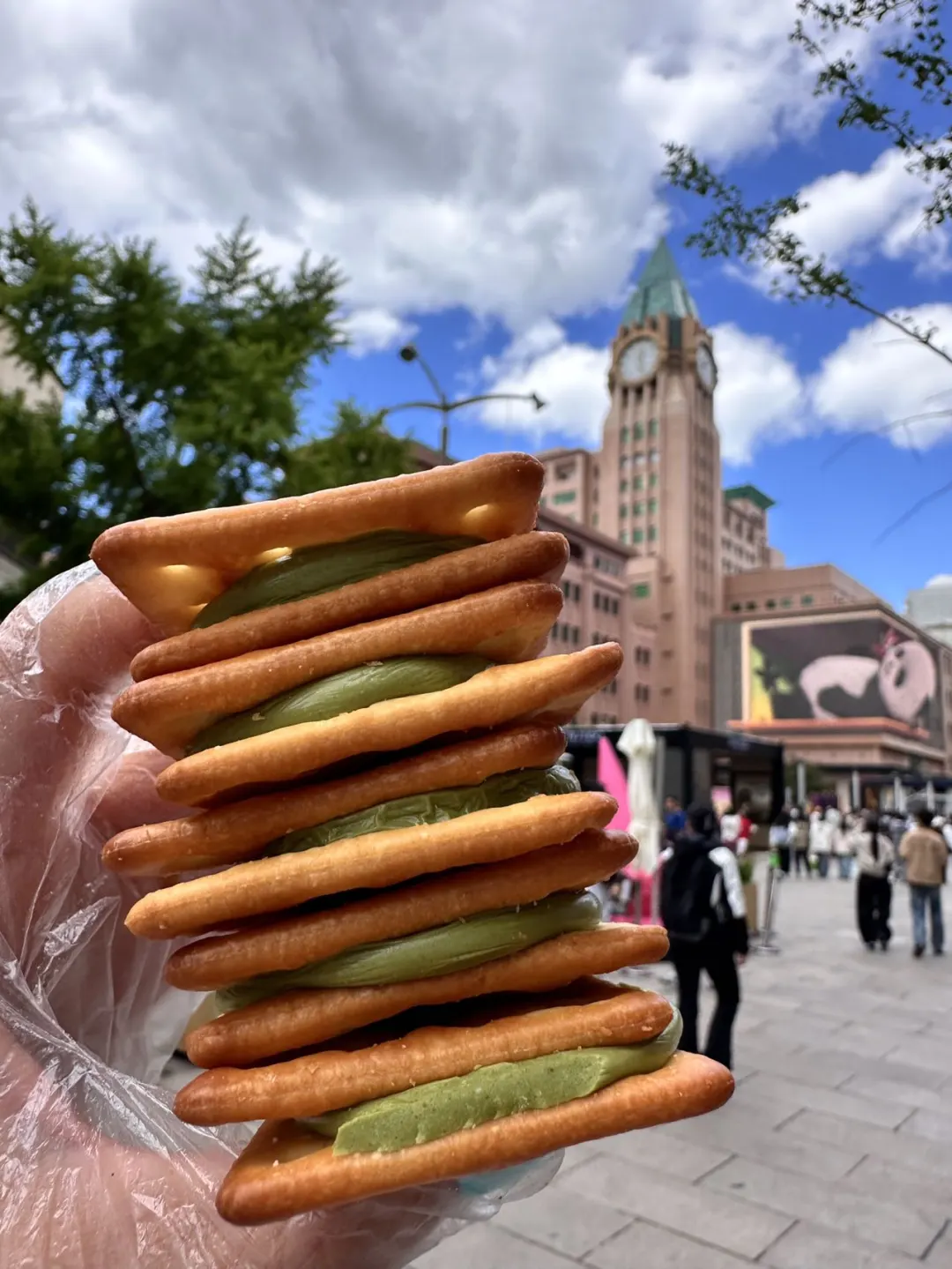 王府井！吃到了敲火的牛轧饼干