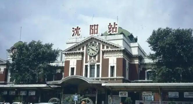 那年营里趁老连长金德顺去军教导队学习，把在南票二矿挖煤天天发烧，由204医院确诊